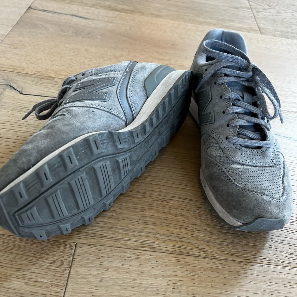 New Balance Gray Sneakers with Supportive Sole and Breathable Mesh